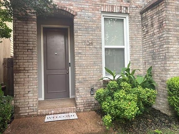 3rd image of 104 Island Crest Cir