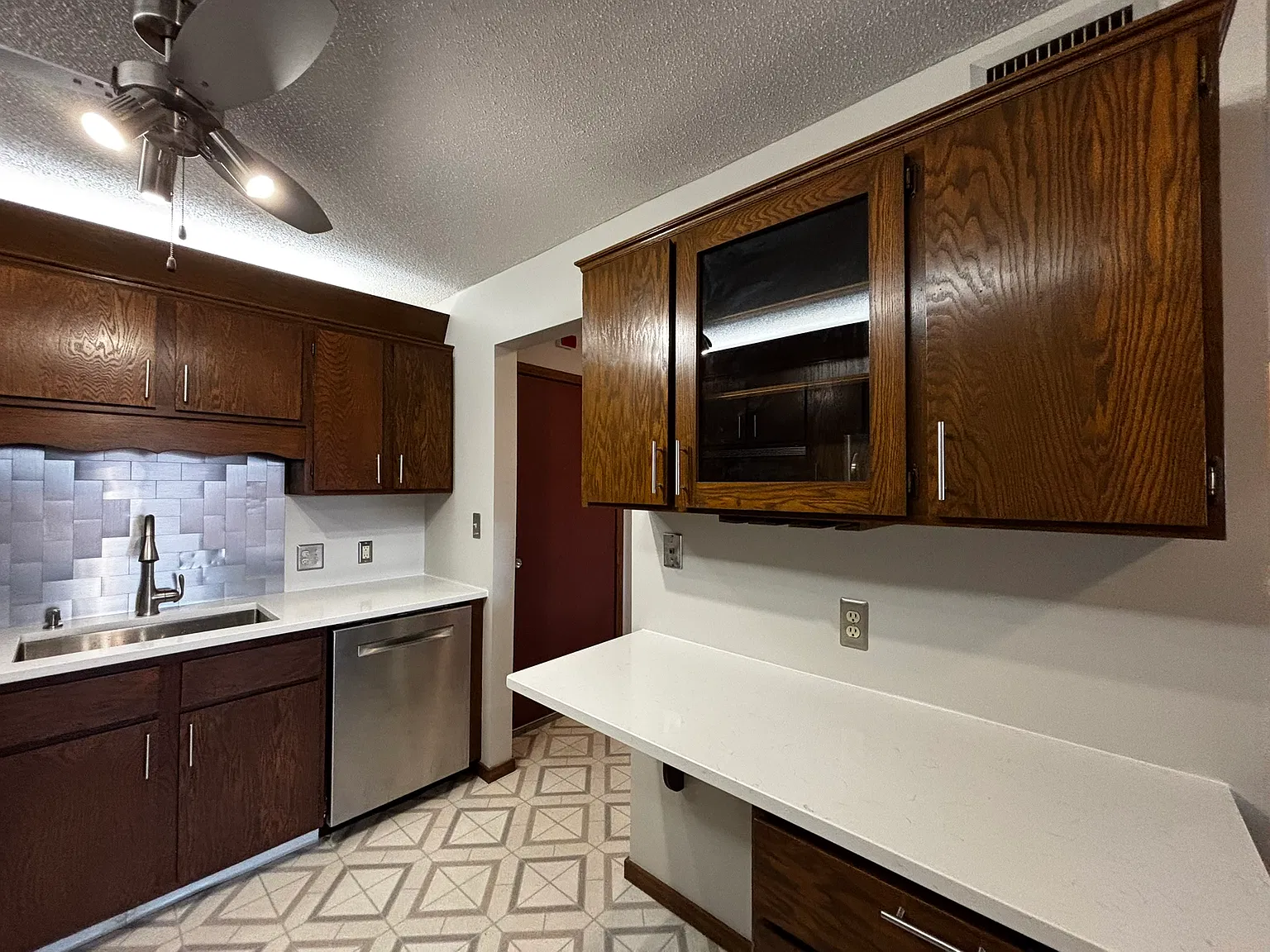 2 bed, 1000 sqft, $1,575 — Photo 2