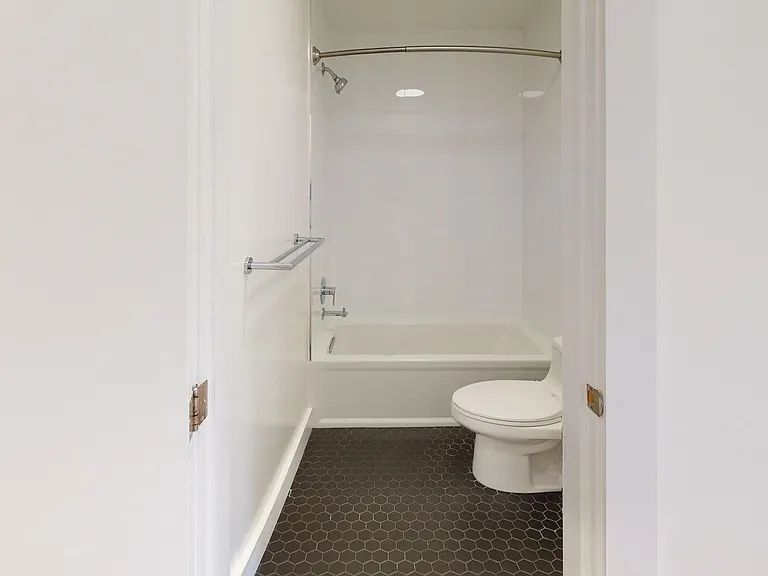 1290 Grove St — Photo 11