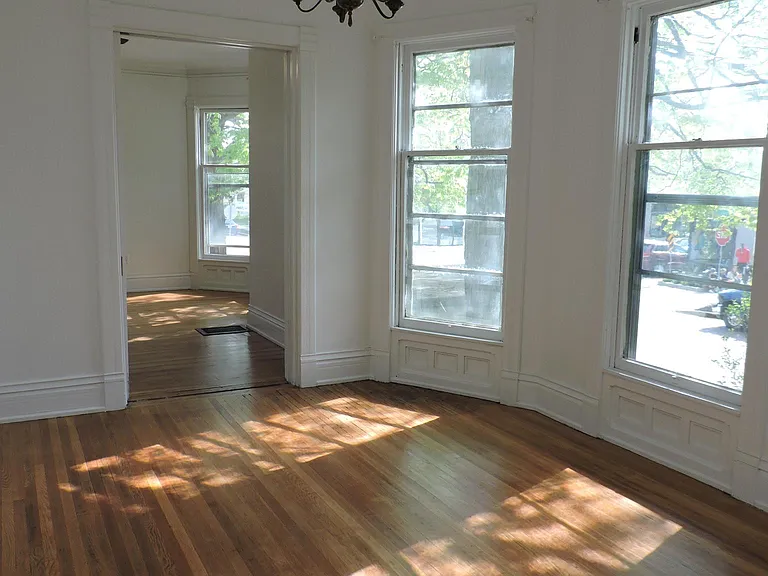 637 Wealthy St SE — Photo 5