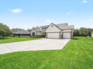 43 Cattle Dr, Bay City, TX 77414