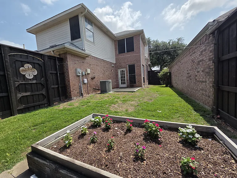 6917 Barbican Dr — Photo 17
