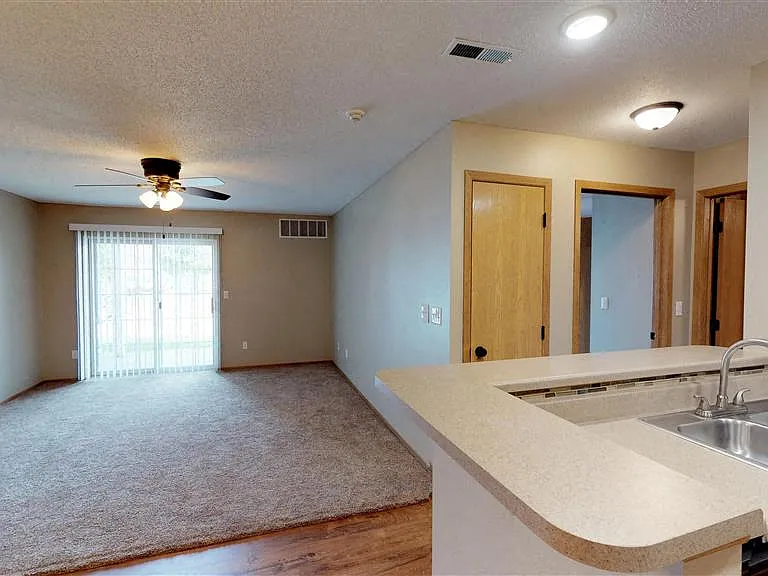 Oakmont Estates — Photo 37