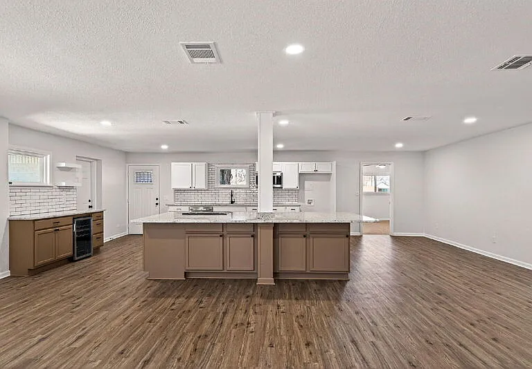 192 Oriole Dr — Photo 3