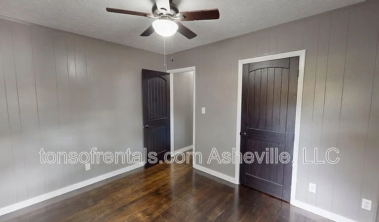 423 Crest Rd — Photo 17