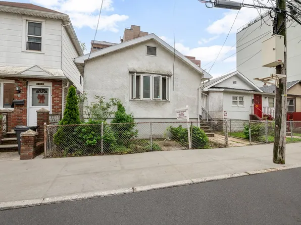 1114 Banner Avenue image 2 of 17