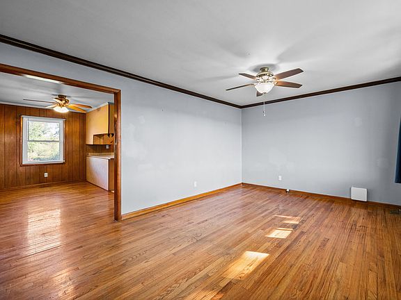 4th image of 360 N Main St