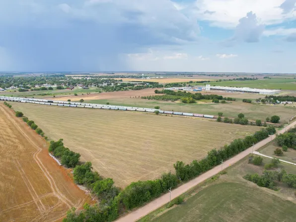 1065 NE 10th Ave, Hoisington, KS 67544