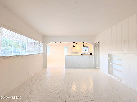 2nd image of 3018 E Mabel St