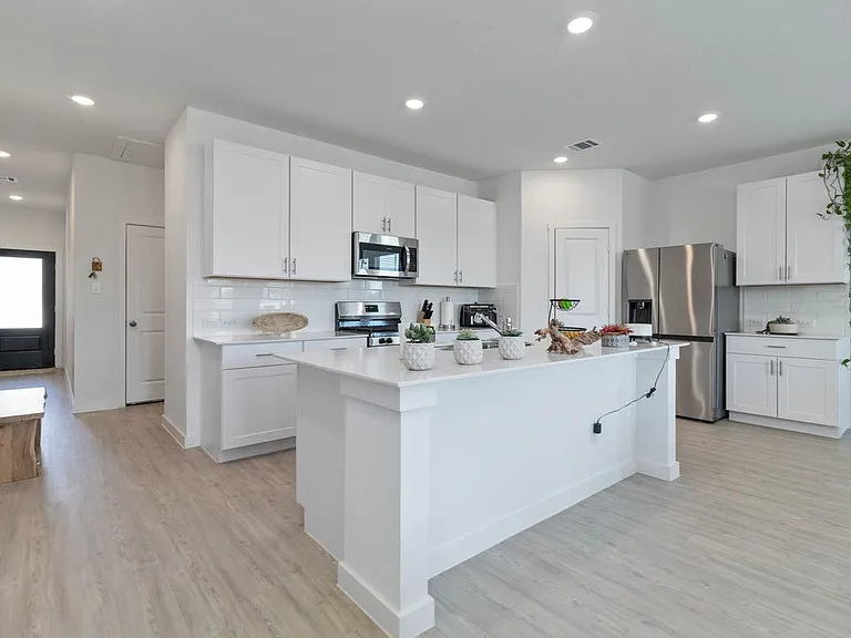 5708 Basil Chase — Photo 3