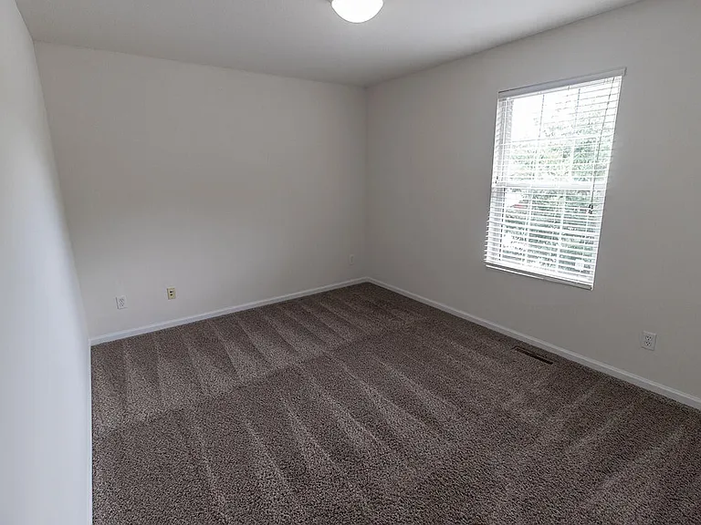 3306 E Saint Charles Rd — Photo 18