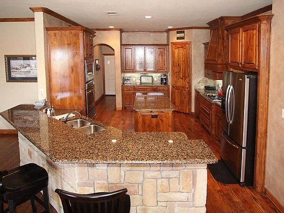 2nd image of 216 Harper Ct