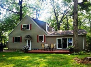 E1557 Grandview Rd, Waupaca, WI 54981