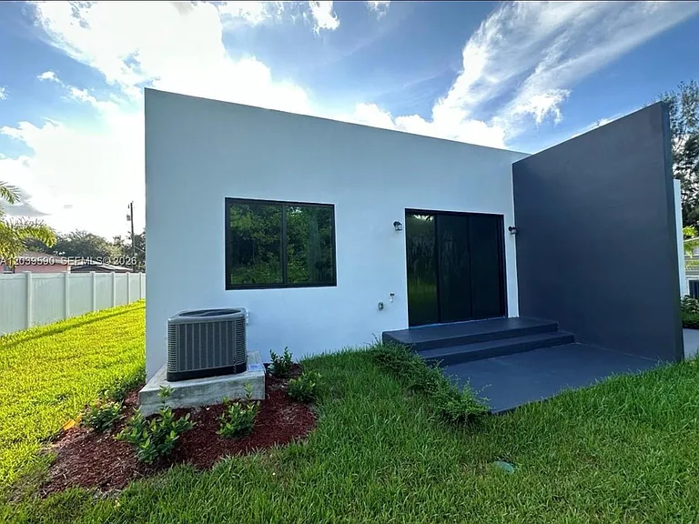 16000 NW 38th Pl — Photo 12