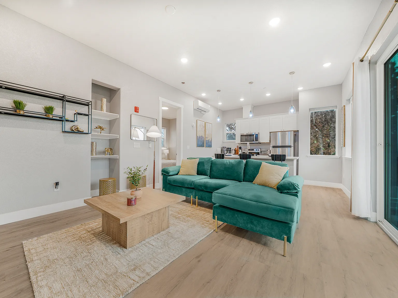 1 bed, 710 sqft, $2,675 — Photo 2