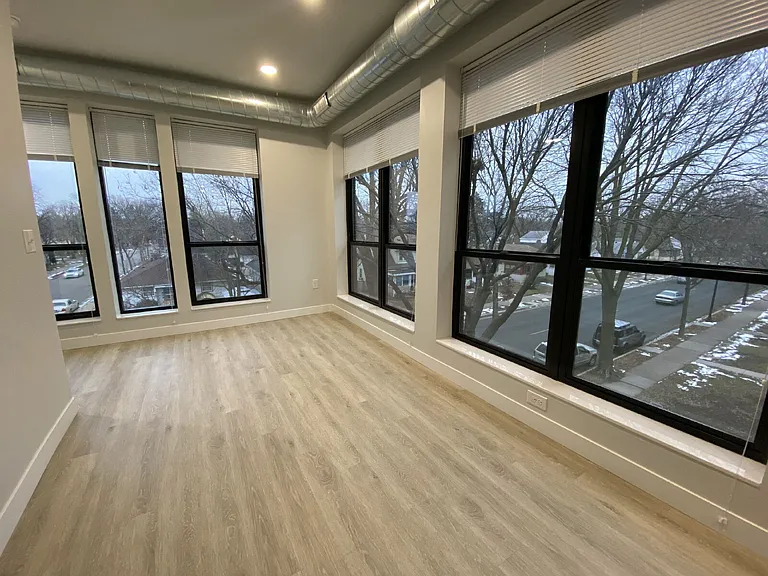 3325 E 52nd St #203 — Photo 7