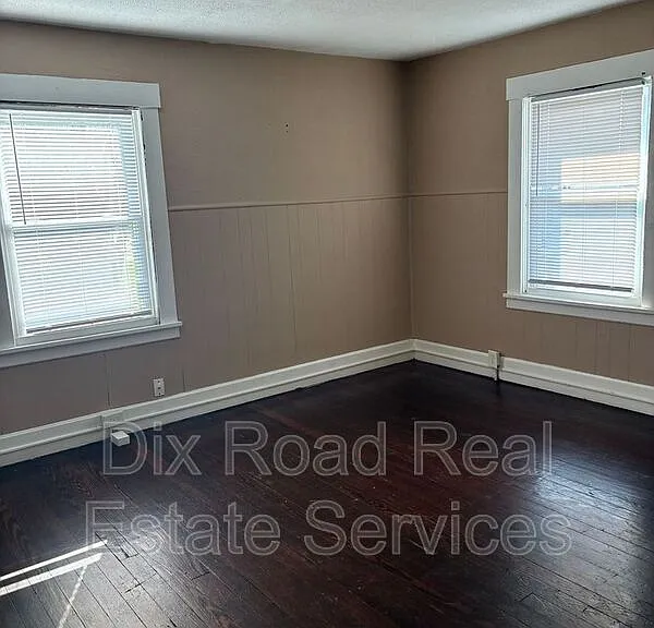 1002 Auburn St #2 — Photo 7