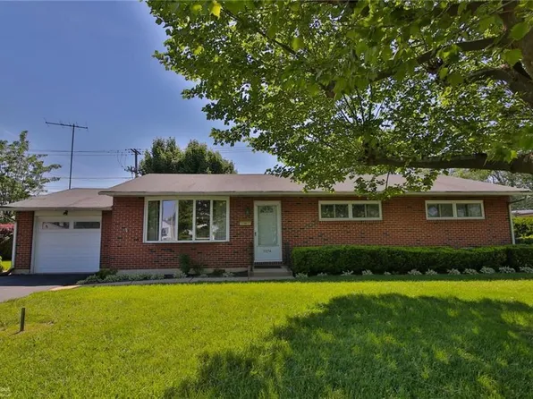 1276 Hampshire Dr, Whitehall, PA 18052