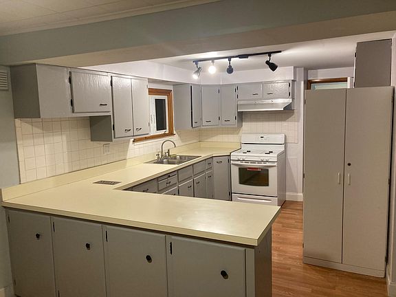 3rd image of 94 Grandview Ave Floor 1