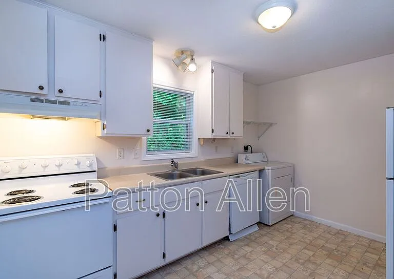 97 Citadel Dr #208 — Photo 6