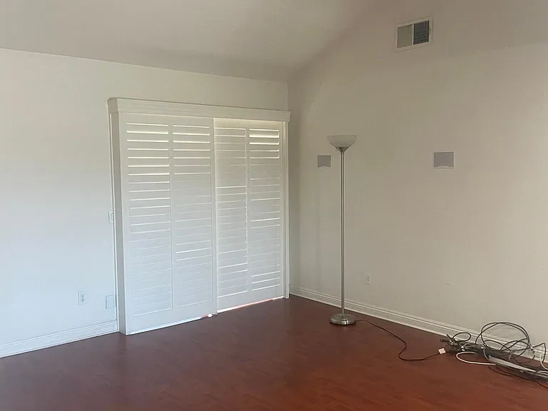 320 W Walnut St #30 — Photo 6