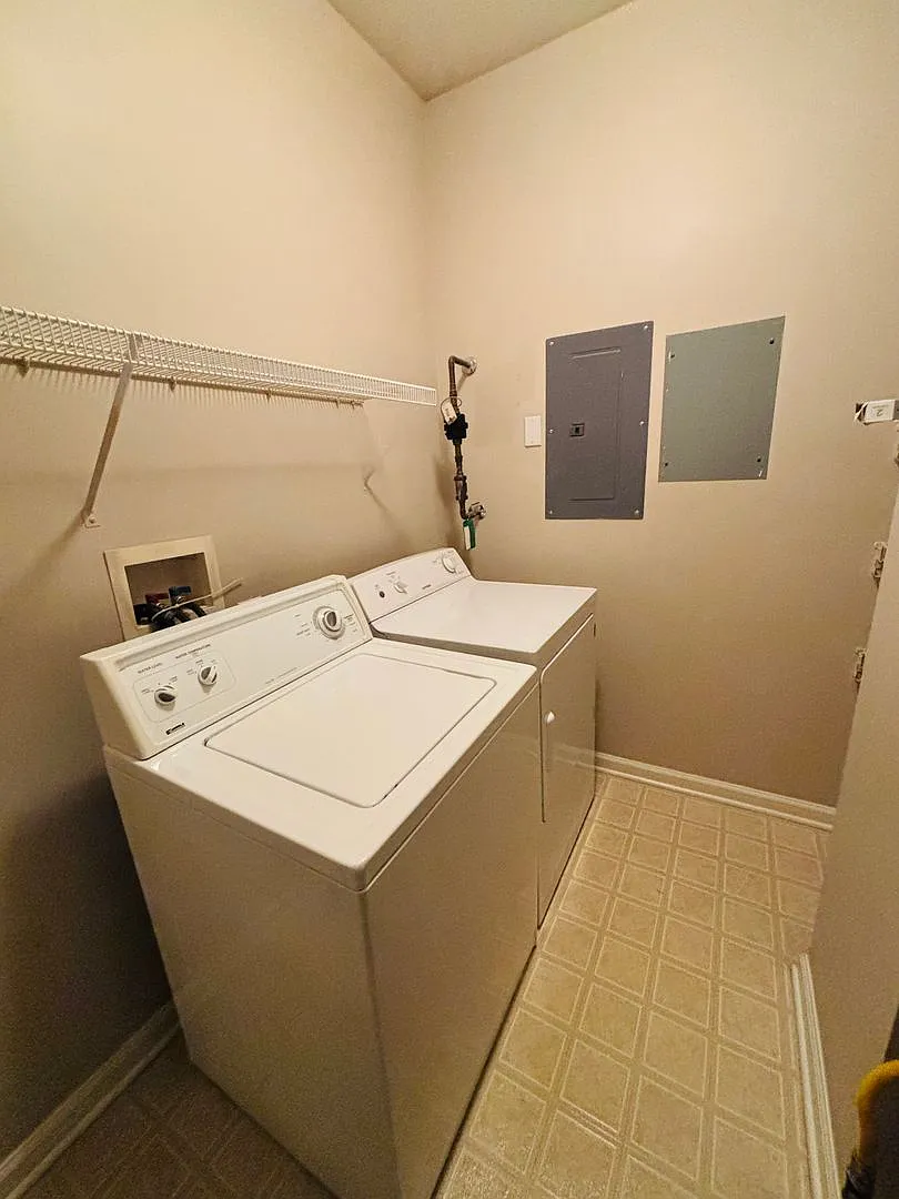 1 Bedroom 1 Bath Condo — Photo 3