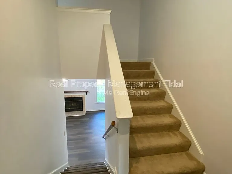 610 Guy Ln — Photo 24
