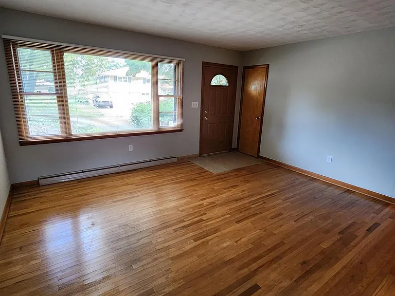 311 Margaret Ave — Photo 6