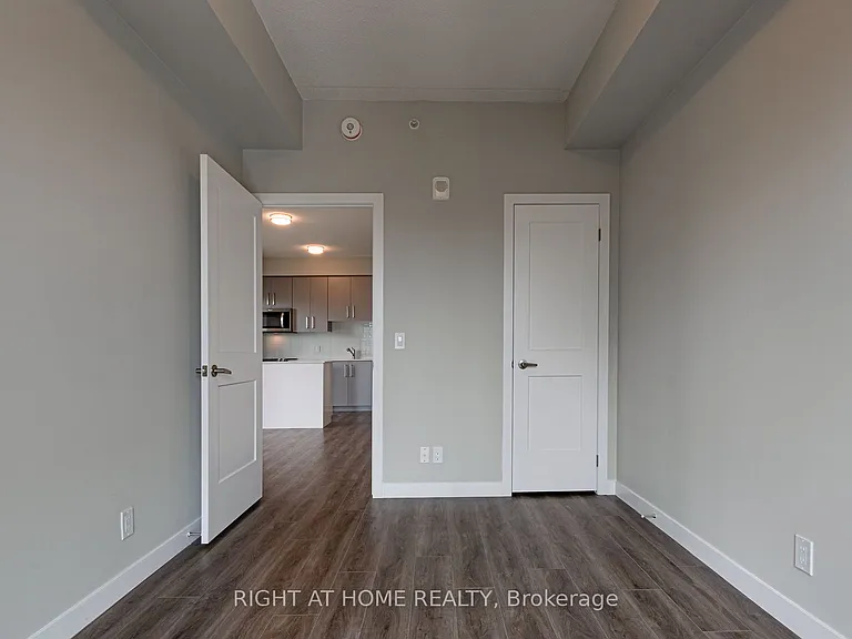 15 Queen St S #1014 — Photo 26
