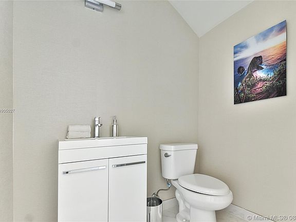 5th image of 19380 NE 26th Ave #2106