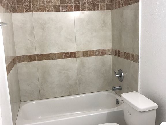4th image of 16030 NE 19th Ct APT 303