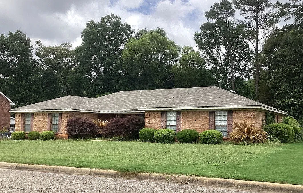 4 bed, 2731 sqft, $2,600 — Photo 2