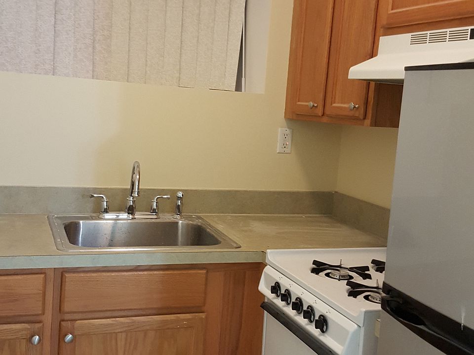 1st image of 25 Samantha Ln