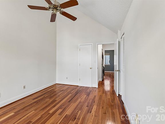 5th image of 422 W 8th St