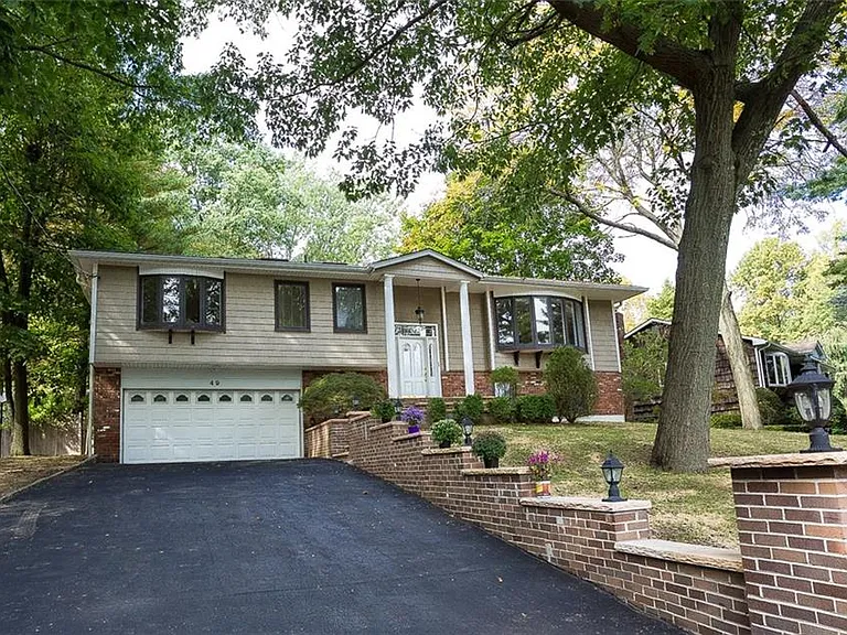49 Soulice Pl — Photo 1