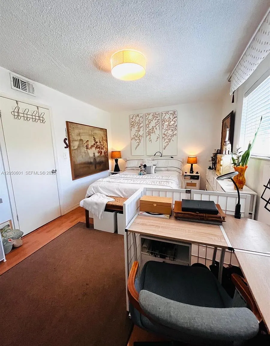 Point Bay North Condo — Photo 4