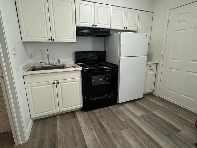 1422 W Brooks St — Photo 11