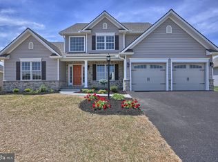 17 Rolling Meadow Rd, Lebanon, PA 17046