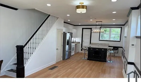 4 bed, 1200 sqft, $2,690 — Photo 3
