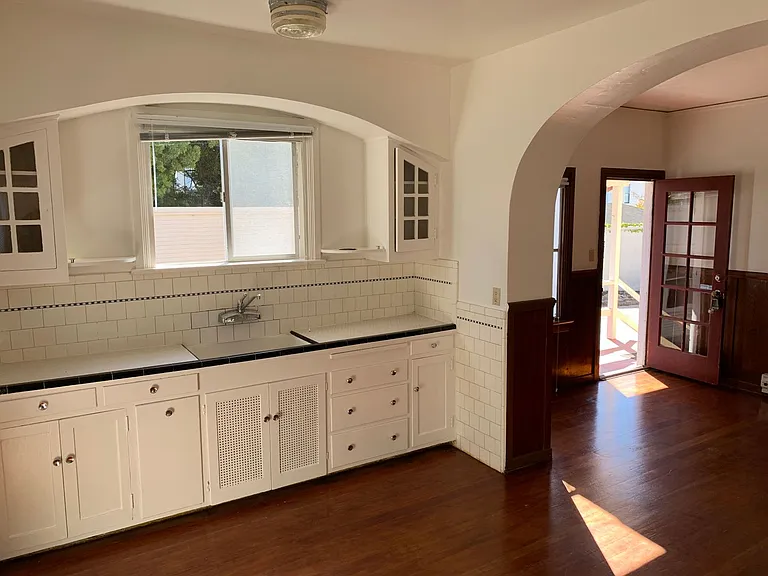 560 Jefferson St — Photo 10