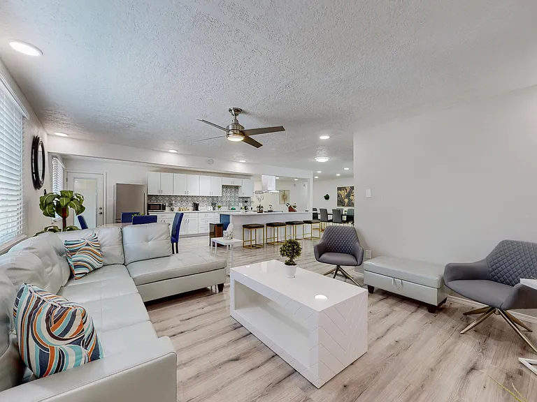 1621 Lafayette Dr NE — Photo 1