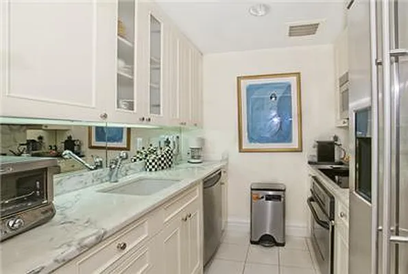 Rented by Trump International Realty | media 20