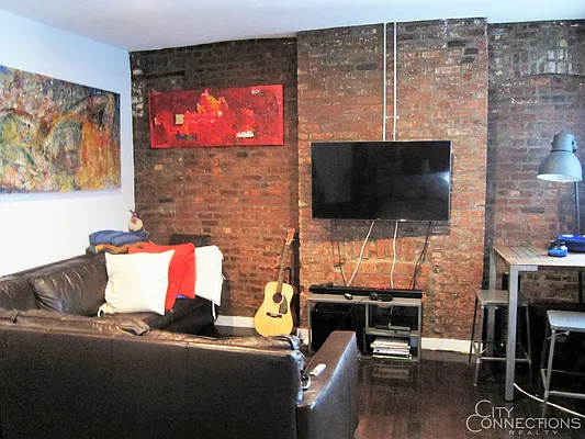 Rented by City Connections Realty | media 16