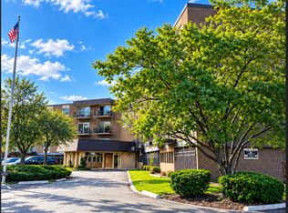 9820 S Pulaski Rd APT 210, Oak Lawn, IL 60453