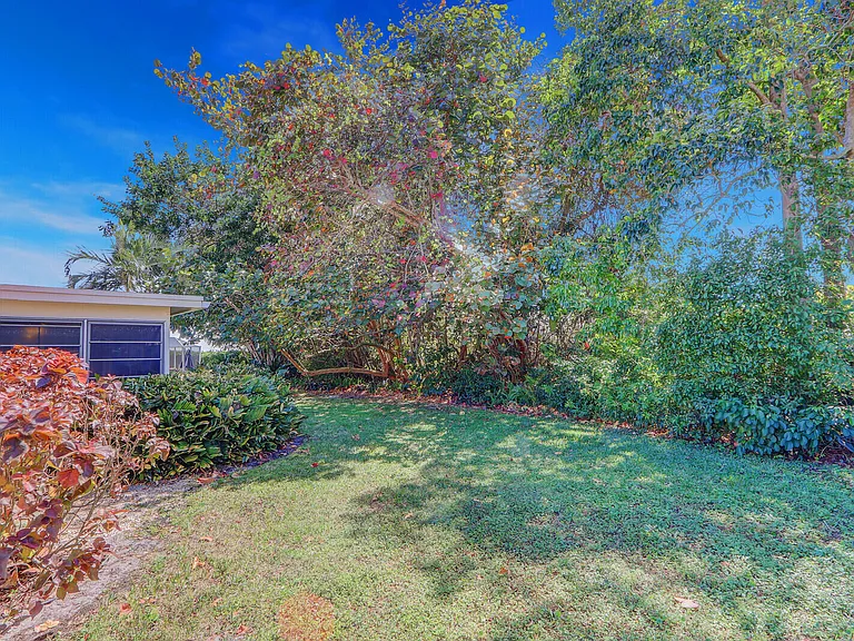8574 SE Seagrape Way — Photo 37