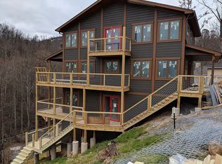 416 Edgewood Dr, Gatlinburg, TN 37738