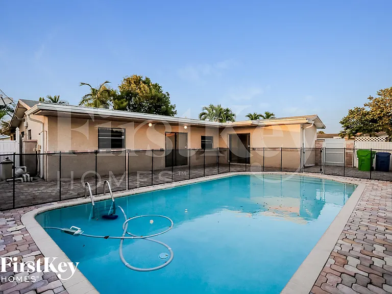 11310 NW 38th Pl — Photo 15