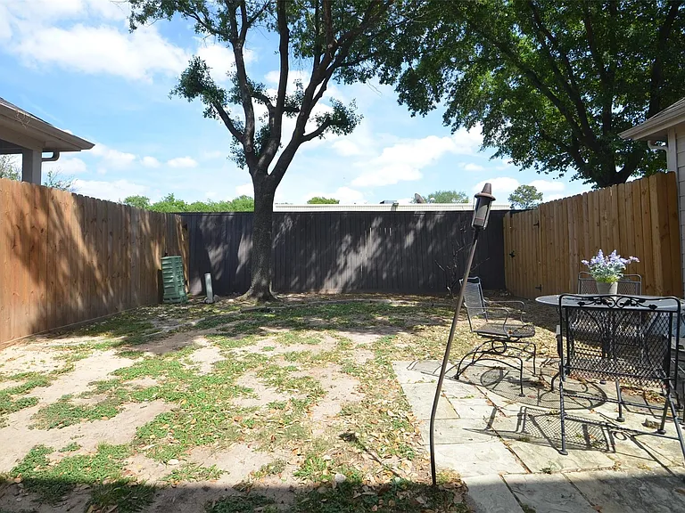 2911 Meadowglen Cv — Photo 45