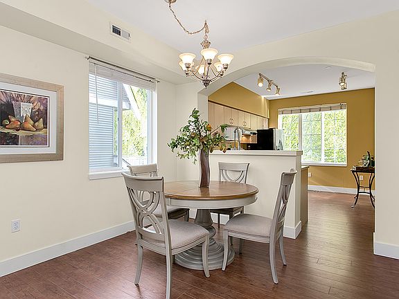 5th image of 18270 NE 97th Way Unit 106