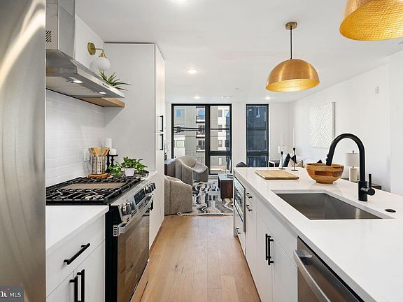 4th image of 1936-38 E York St Unit 3
